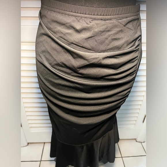 Black Swim Skirt With Rouching size xl - Picture 3 of 7